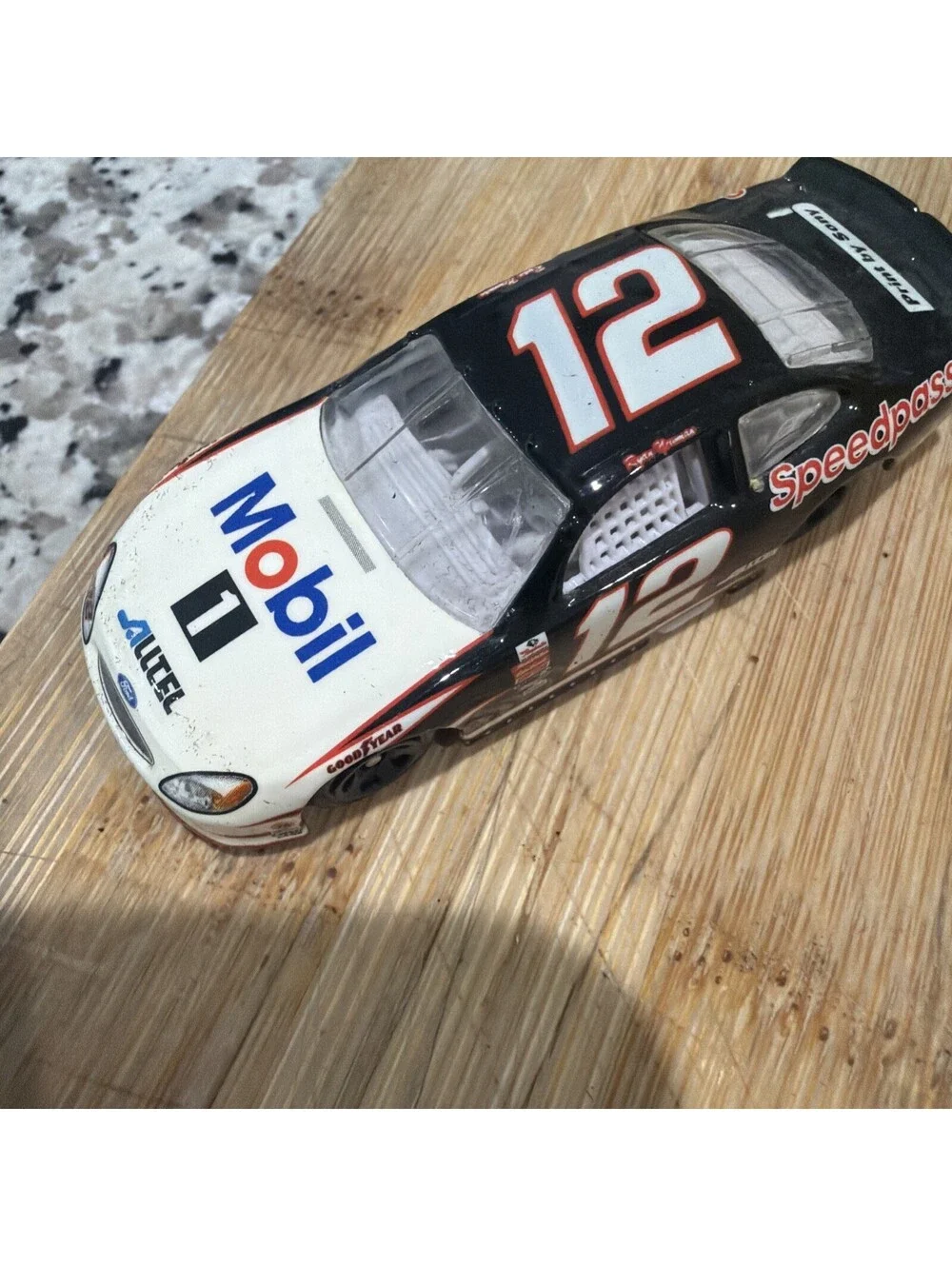NASCAR 1:64 #12 Ryan Newman Mobil1 Speedpass Ford Taurus VTG *